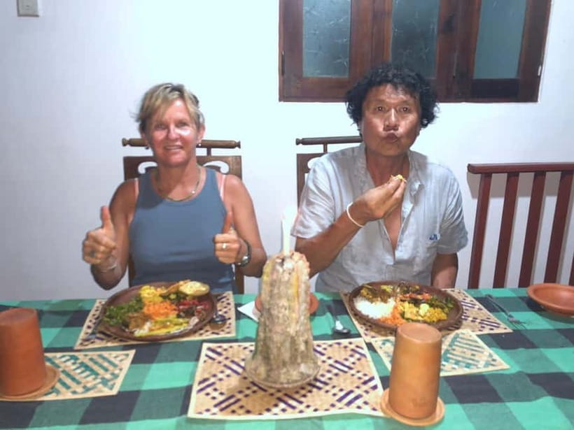 Kandy Cooking Class with Granny - The market stop and tasting local produce