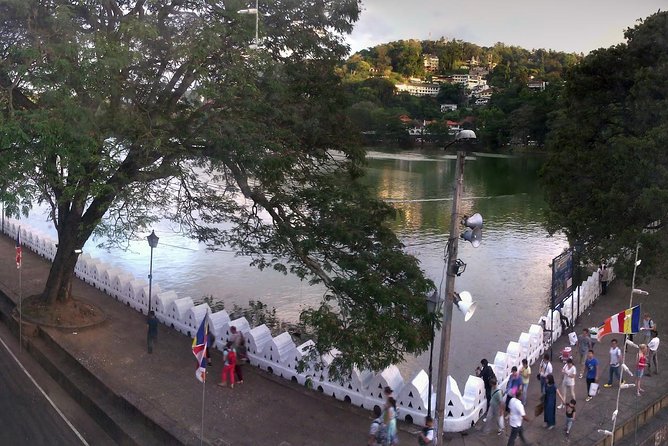 Kandy Full-Day Tour - Learning about Sri Lankan gemstones in Kandy