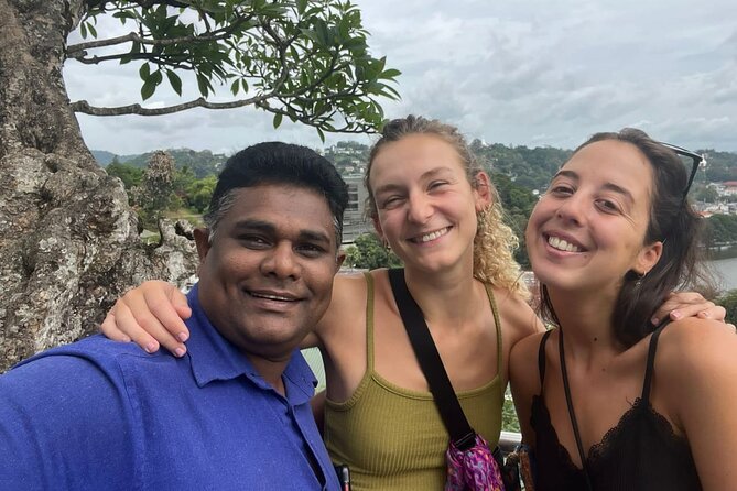 Kandy Heritage City Tour by tuktuk - Asgiriya Maha Viharaya and Sri Maha Bodhi Viharaya