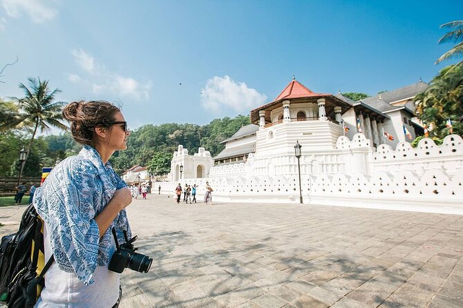 Kandy Instagram Tour: Most Famous Spots (Private & All-Inclusive) - Looking down from Kandy View Point
