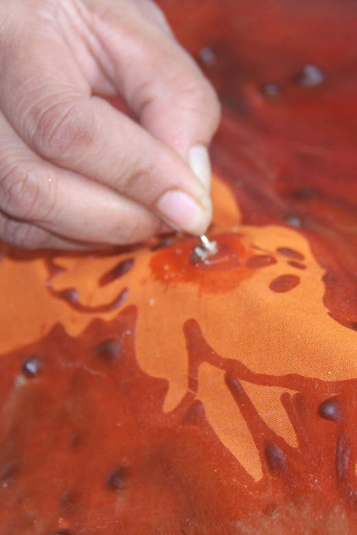 Kandy: Interactive Batik Workshop - Finishing with wax boiling and dewaxing