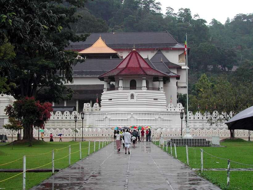 Kandy, Pinnawala Private Day Trip From The West Coast Beach - Guide quality and what to confirm before departure