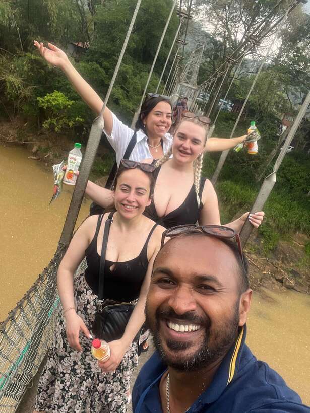 Kandy Private Guided City Tour by Tuk Tuk - Starting with Kandy’s Sacred Temple