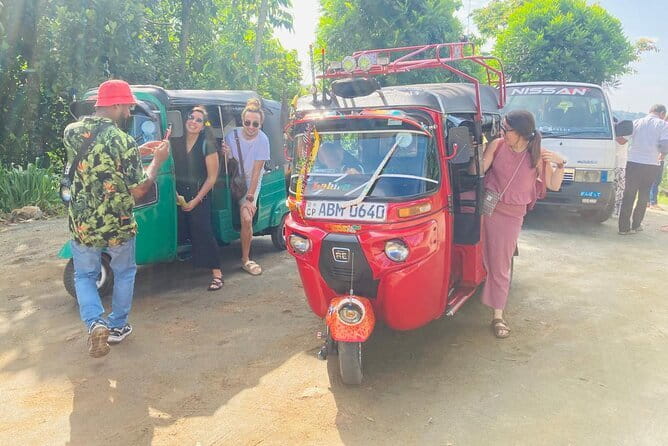 Kandy, Sigiriya and Pidurangala Rock Tuk Tuk Safari - Who gets the best value from this tour
