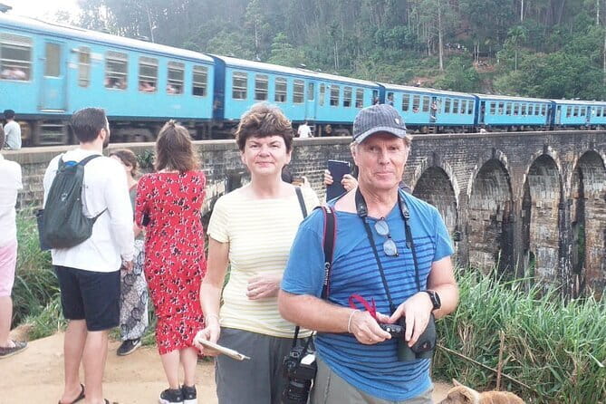 Kandy to Nanu Oya train ride on (Train No: 1005 "Podi Menike") - Leaving Kandy and entering the hills