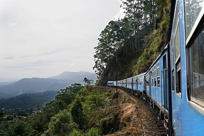 Kandy to Nanu Oya train ride on (Train No: 1005 "Podi Menike") - Choosing first class or second class