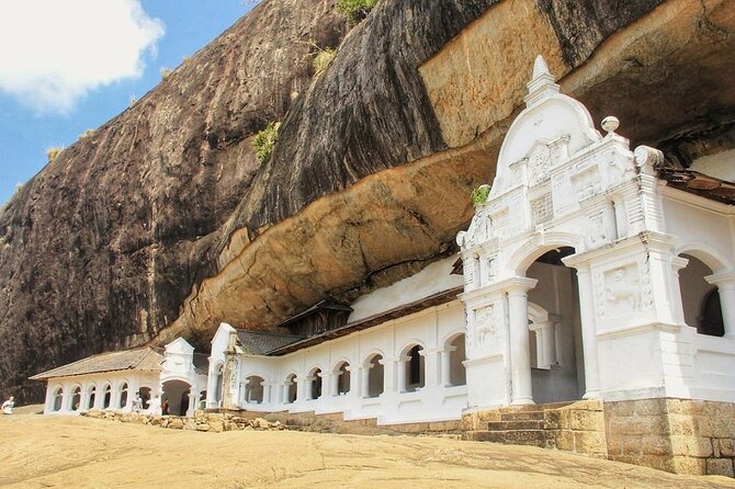 Kandy to Sigiriya and Dambulla Safari Day Tour - Matale Spice Garden: a 45-minute lesson in cinnamon and Ayurveda