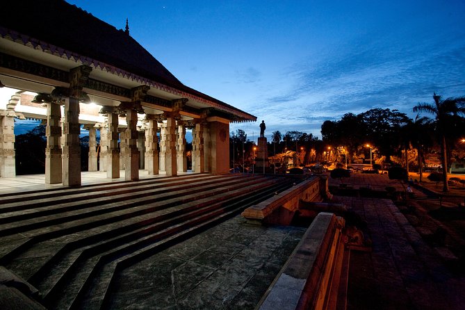Luxury Night Cycle Tour of Colombo - Colombo Lighthouse and the road toward the sea