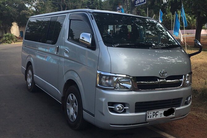 Luxury Private Van and Car Hire in Srilanka - Your first hour in Sri Lanka