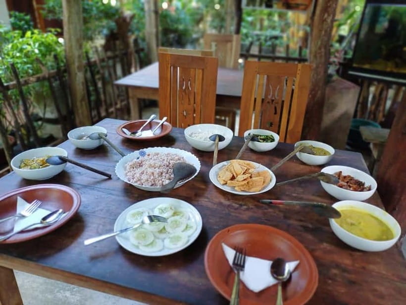 Mirissa: Cooking Class with Beer and Meal - Working with spices and local ingredients