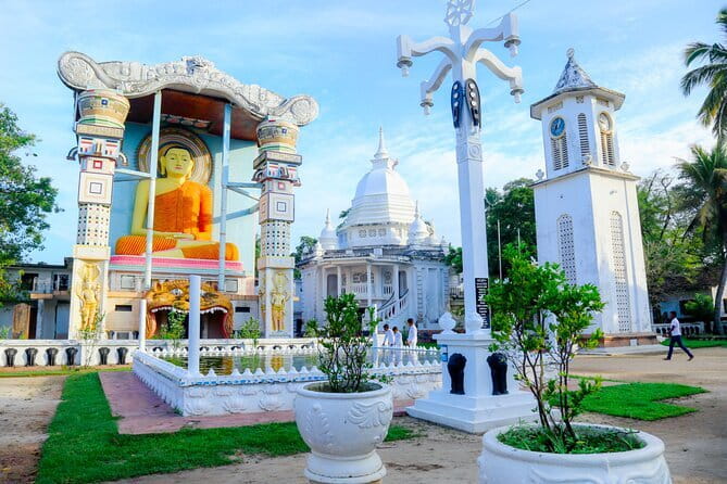 Negombo City Tour by Tuk Tuk - Sea Street and Wellaweediya: Negombo’s mixed traditions