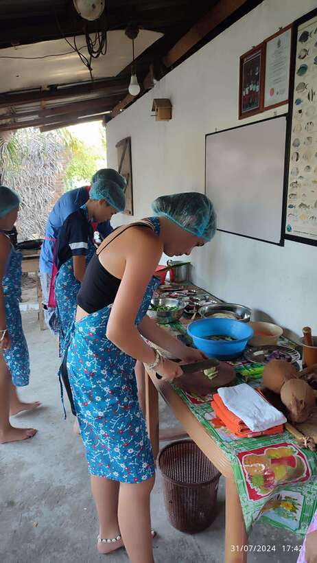 Nilaveli: Sri Lankan Cooking Class with a Local Family - A family kitchen instead of a staged show