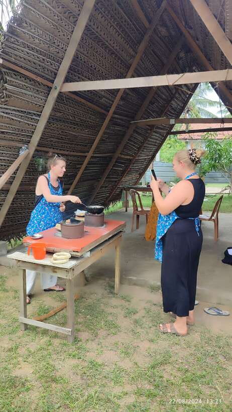 Nilaveli: Sri Lankan Cooking Class with a Local Family - Cooking over wood fire