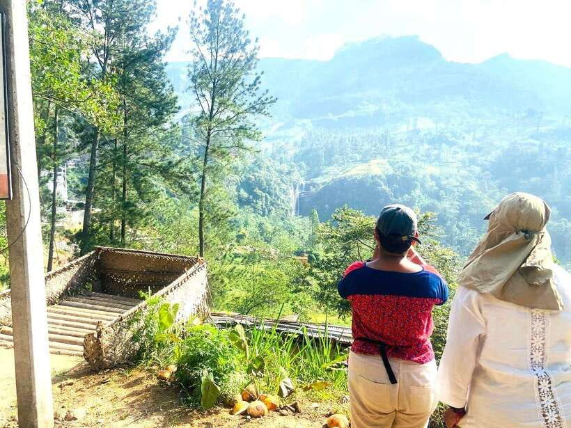 Nuwara Eliya: Tea Factory and Pickle Waterfalls Tuk Tuk Tour - Puna Ella offers a quieter waterfall pause