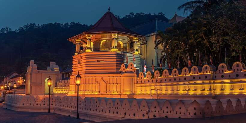 Pinnawala & Kandy Day Tour from Negombo - Entering the Temple of the Sacred Tooth Relic