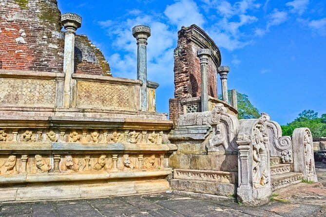 Polonnaruwa Ancient City Private Day Tour (Hidden Gems) - The Royal Palace and the power of the old capital