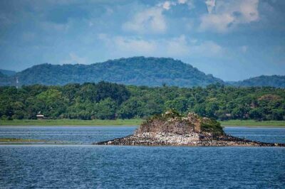 Polonnaruwa Day Tour with Lunch by Mahaweli