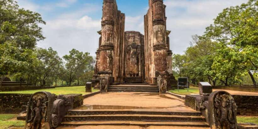 Polonnaruwa Day Tour With Minneriya NP Elephant Safari - Choosing a guide, driver, or both