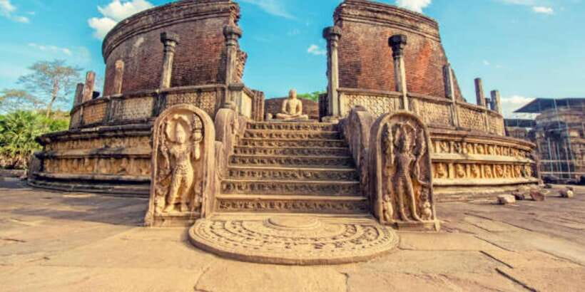 Polonnaruwa Day Tour With Minneriya NP Elephant Safari - Lunch between the ruins and the safari