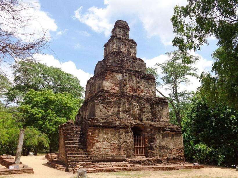 Polonnaruwa: Private Guided Cycling Tour with Hotel Pickup - Stupas, temples, and royal remains