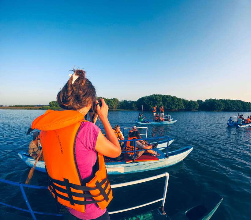 Pottuvil Lagoon Eco Tour : Mangrove Adventure in Arugam Bay - Getting ready beside the lagoon