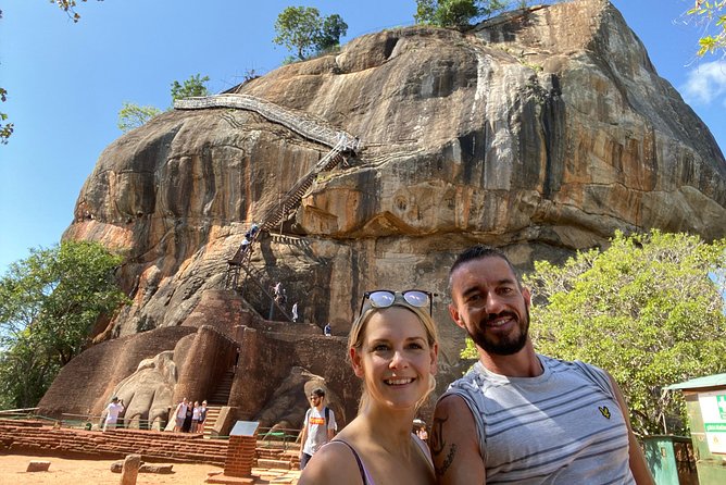 Private Car & Driver for 07 Days Tour In Sri Lanka - Day 3: Kandy’s temple, gardens, and evening performance