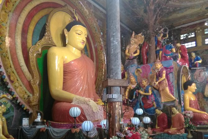 Private City tour in Colombo By tuk tuks or Cars - Gangaramaya Temple and its unusual collection
