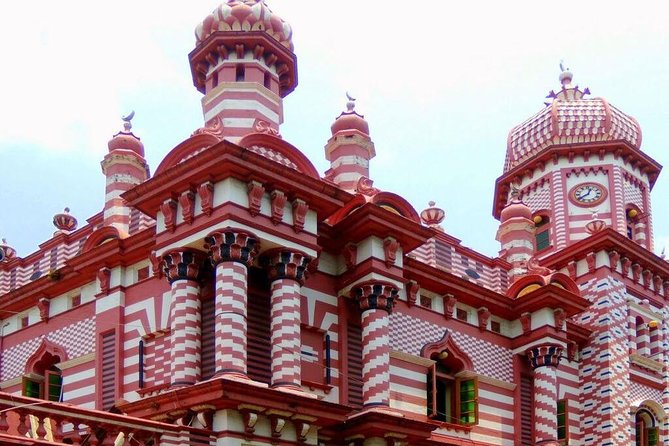 Private Colombo City Tour by Sri Lanka Private Drivers - Gangaramaya Temple brings several Sri Lankas together