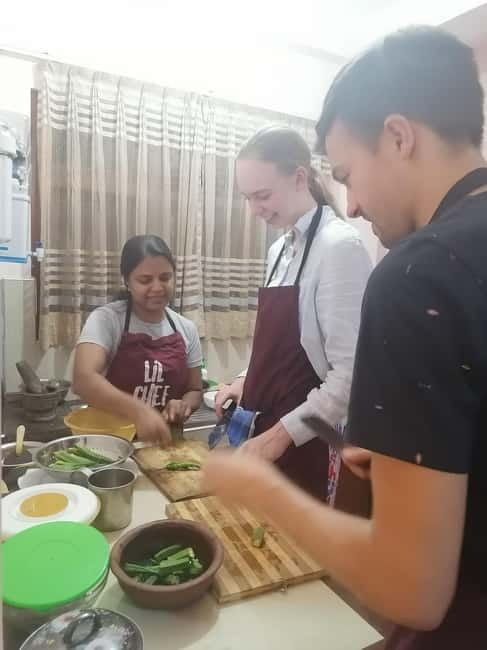 Private cooking class - Personalized classic menu - Starting with tea and Sri Lankan spices