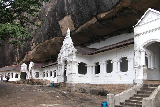 Private Sigiriya Day Tour and Authentic Sri Lankan Lunch Buffet - The Oak Ray woodcarving stop