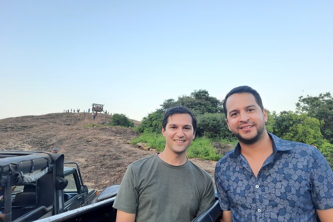 Private Sigiriya Day Tour and Authentic Sri Lankan Lunch Buffet - Dambulla Cave Temple in 40 minutes