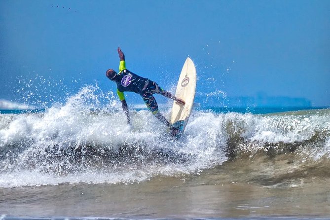 PRIVATE Surf Lesson for Intermediate - Stop one: Weligama Beach and the first wave check