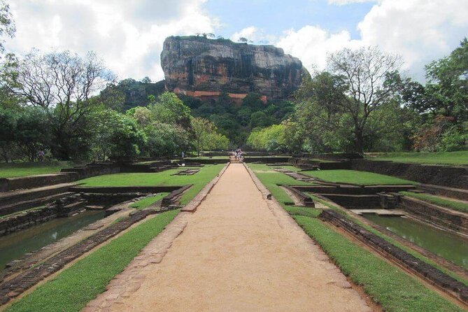 Private Tour to Dambulla and Sigiriya from Kandy in a A/C Car - Sri Muthumariamman Temple and Matale’s Hindu tradition