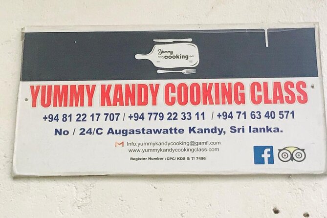 Private Traditional Sri Lankan Cooking Class in Kandy with Hotel Transfers - Choosing a curry and preparing the meal