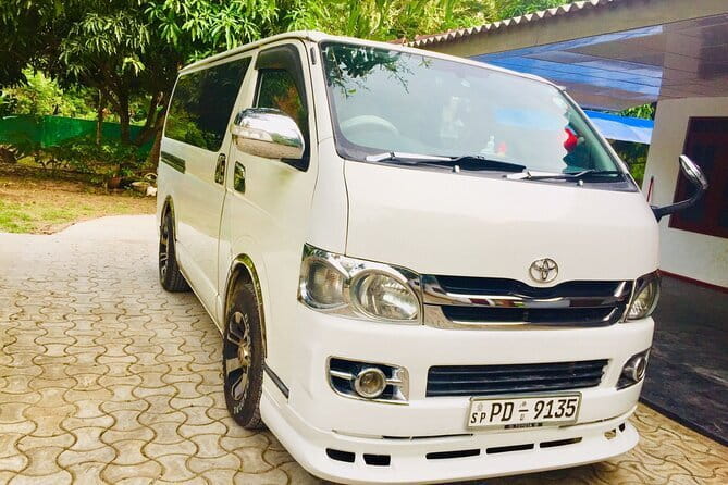 Private Transport Service from Sri Lanka - A private Sri Lankan ride rather than a sightseeing tour