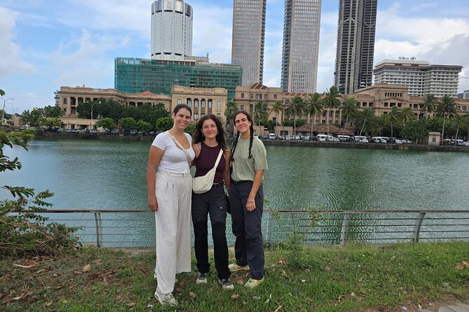 Ride and Explore Colombo and Food By Tuk Tuk Tour All Inclusive - Lotus Tower and Viharamahadevi Park