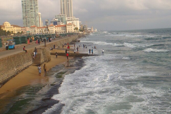 Ride and Explore Colombo and Food By Tuk Tuk Tour All Inclusive - Tea, handicrafts, and the shopping stops
