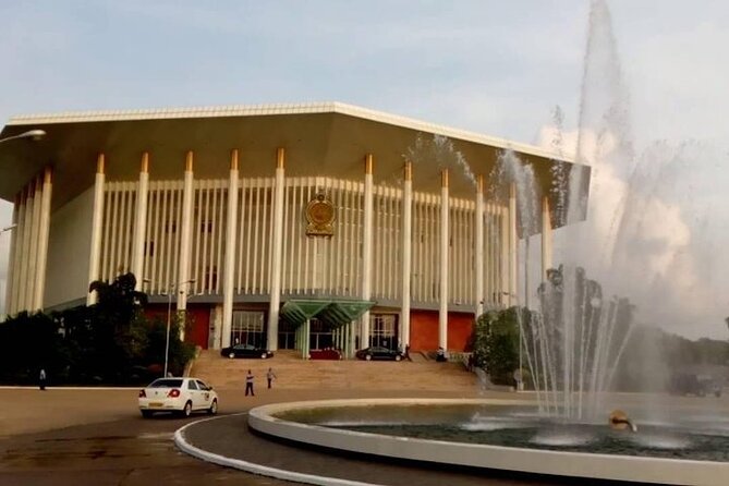Shangri-La Colombo City Tour. - Parliament and Diyatha Uyana: Colombo’s planned public side