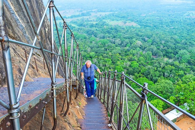 Sigiriya and Dambulla Tour (All Inclusive) - Dambulla’s painted caves and Buddhist sculptures