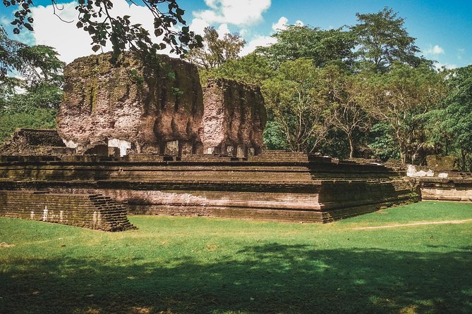 Sigiriya, Polonnaruwa & Dambulla "Trilogy" Day Tour from Colombo - Dambulla’s cave temples in the final hour