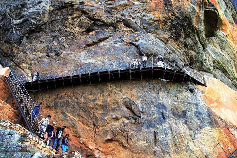Sigiriya: Rock Fortress Private Guided Walking Tour - Meeting the Lion’s Paw
