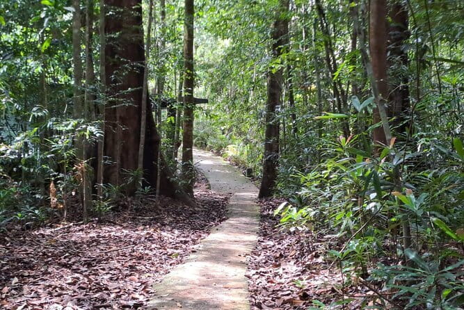 Sinharaja Rainforest Trip - Meeting the forest tracker at the entrance