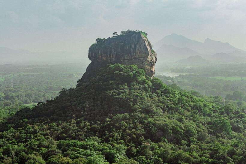 Sri Lanka: 3N4Day guided FULL TOUR with hotel accommodations - Day 1: Dambulla Cave Temple and Sigiriya Rock
