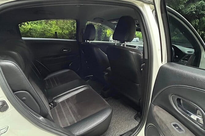 Sri Lanka Car and Driver Hire - Private Driver and Chauffeur - Vehicle comfort, luggage, and daily conditions