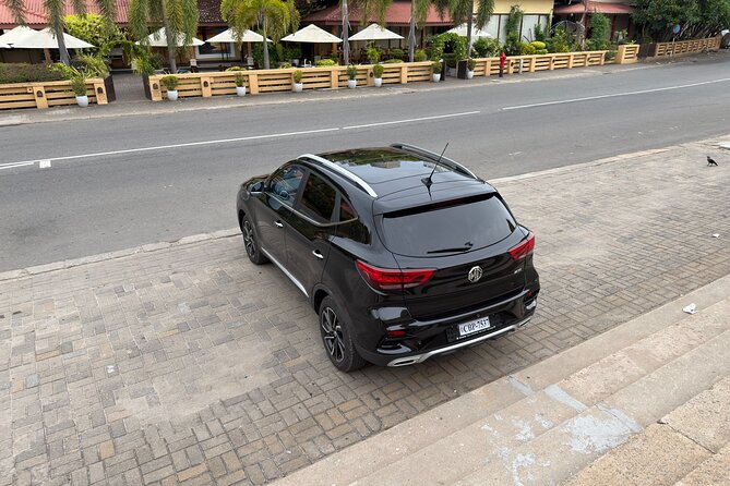 Sri Lanka Private Tour Pick Up & Drop Off - Colombo Intl Airport - Meeting your driver at Colombo airport