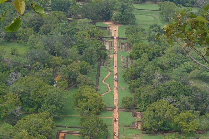 Sri Lanka Tour in 8 Days - Day 3: Kandy’s sacred center and gardens