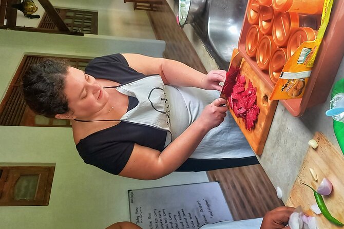 Sri Lankan cooking class with Nilu Kandy( FREE PICKUP & Drop) - Why the small group limit matters