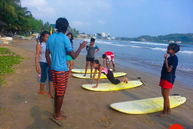 Surfing Lessons at Unawatuna - Sahana Beach and the beginner surf setting