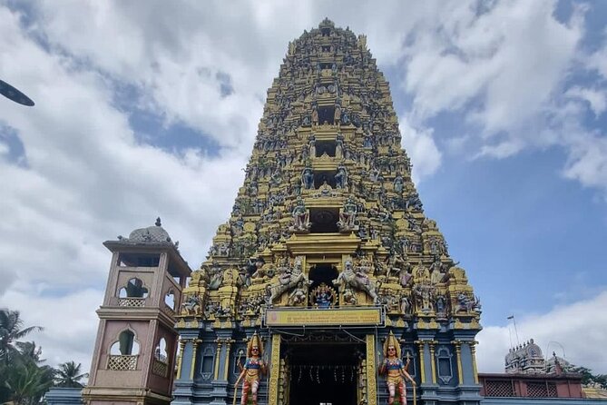 Ten Days Scenic Sri Lanka - The Train to Ella Is the Scenic Centerpiece