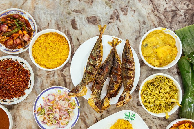 The 10 Tastings of Colombo With Locals: Private Street Food Tour - Lamprais or kottu near All Saints Church